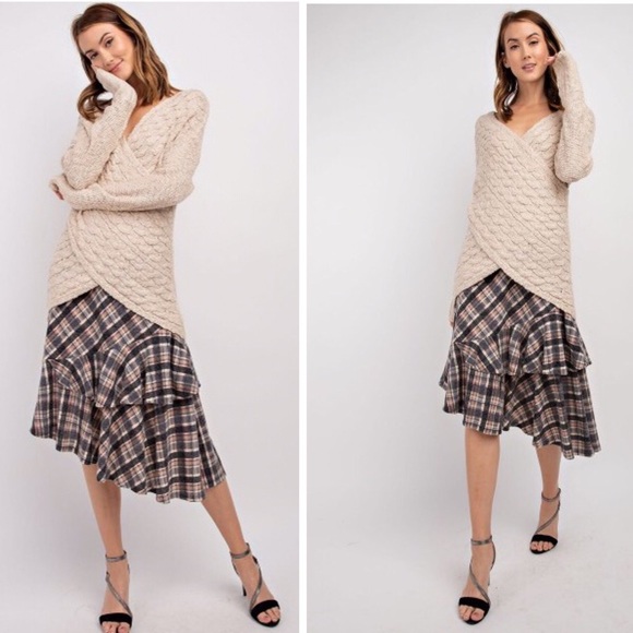 Last 1️⃣ Oatmeal Cross Front Sweater - Picture 2 of 3